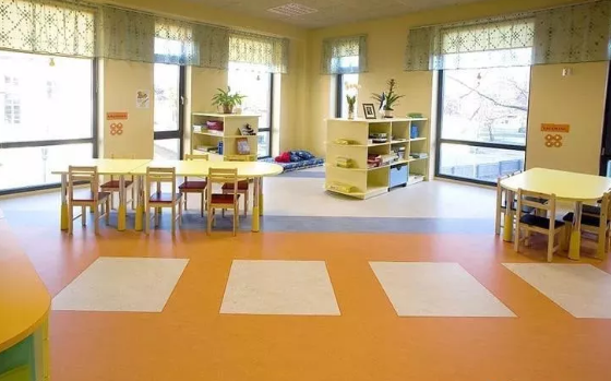 為什么對(duì)幼兒園的地面裝修而言，PVC塑膠地板是首選