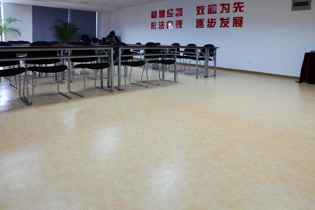 辦公室PVC塑膠地板有哪些特性？【騰方PVC地板】