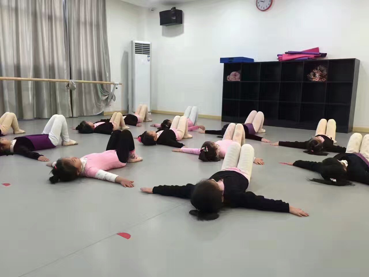 選對了舞蹈地膠能很好的減少舞者受傷？【騰方PVC地板】