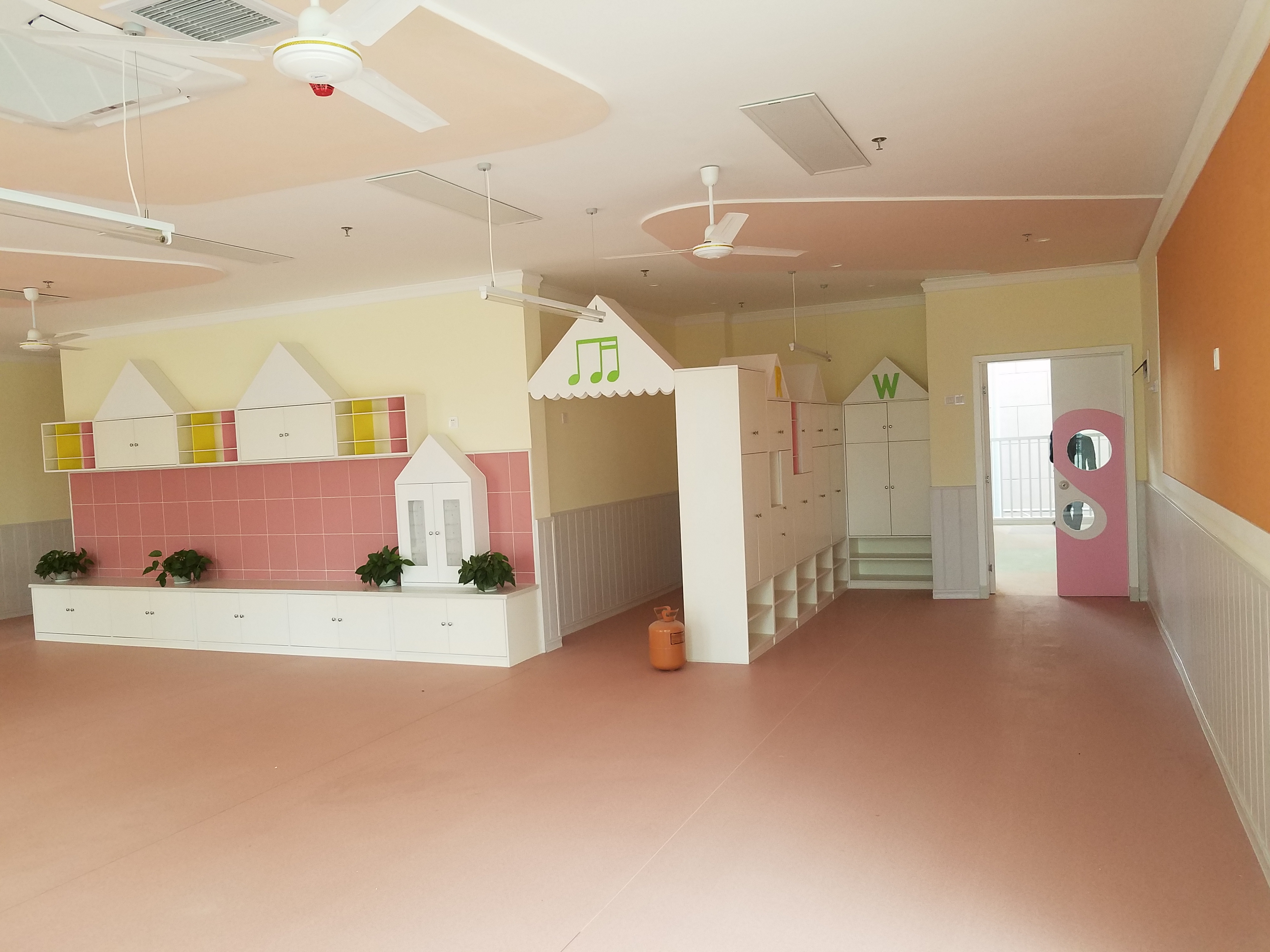 幼兒園為什么選用PVC塑膠地板？【騰方PVC地板】