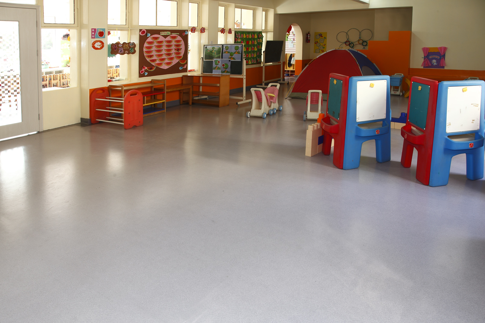 幼兒園塑膠地板需要滿足的條件？【騰方PVC地板】
