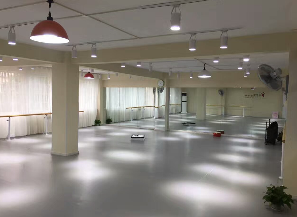 舞蹈運(yùn)動(dòng)地膠，讓你能夠輕松自在的在線連麥PK【騰方PVC地板】